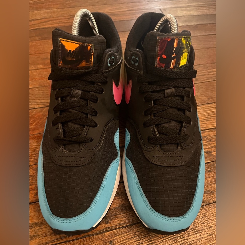 🖤💗 💙Nike Air Max 1 Jewel Swoosh Black Blue Pink Mens 10 EUC Rare Sneakers - Picture 2 of 7